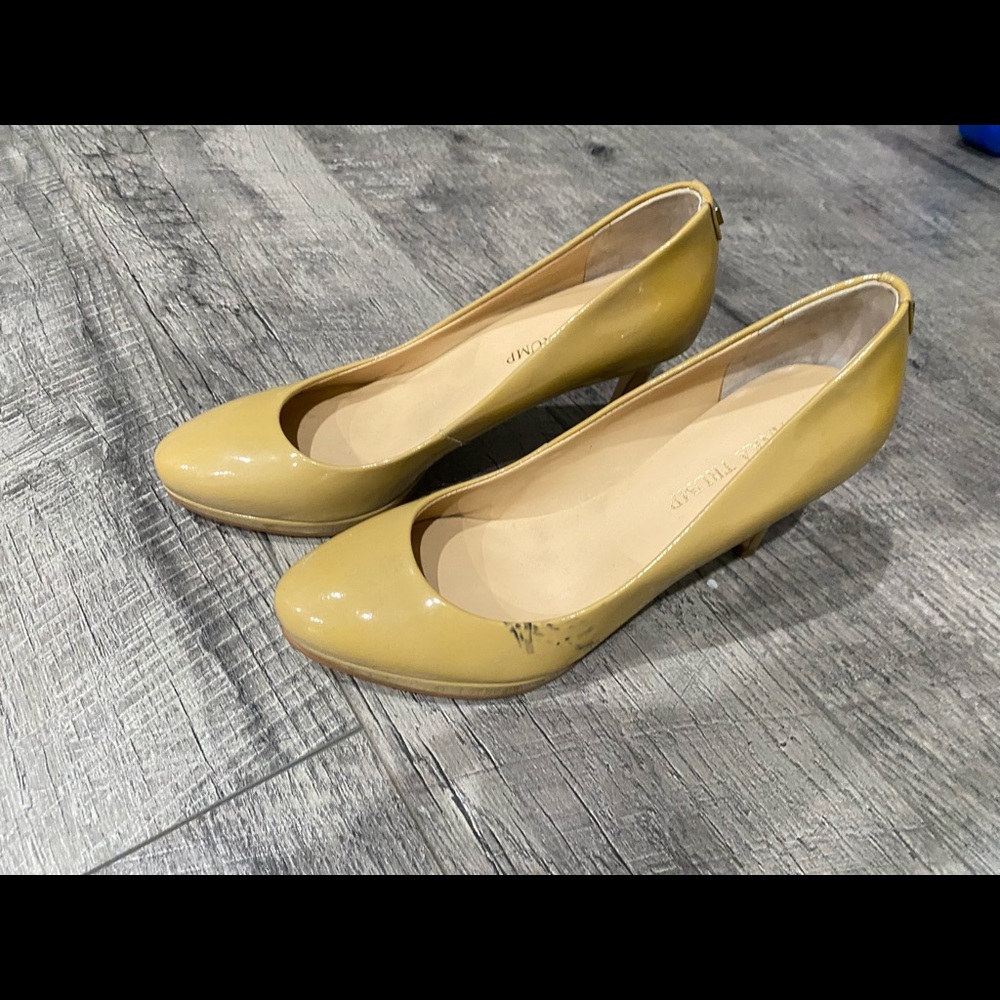 Ivanka trump classic pump size 6.5
